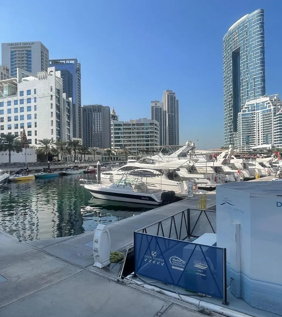 Dubai Marina Escape Steps To Metro & Beach