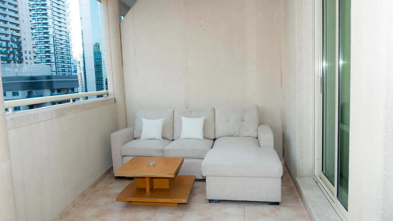 Dubai Marina Escape Steps To Metro & Beach Apartment